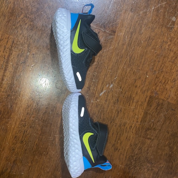 NWT Nike Baby Revolution 5 Velcro Running Shoe - Picture 6 of 7